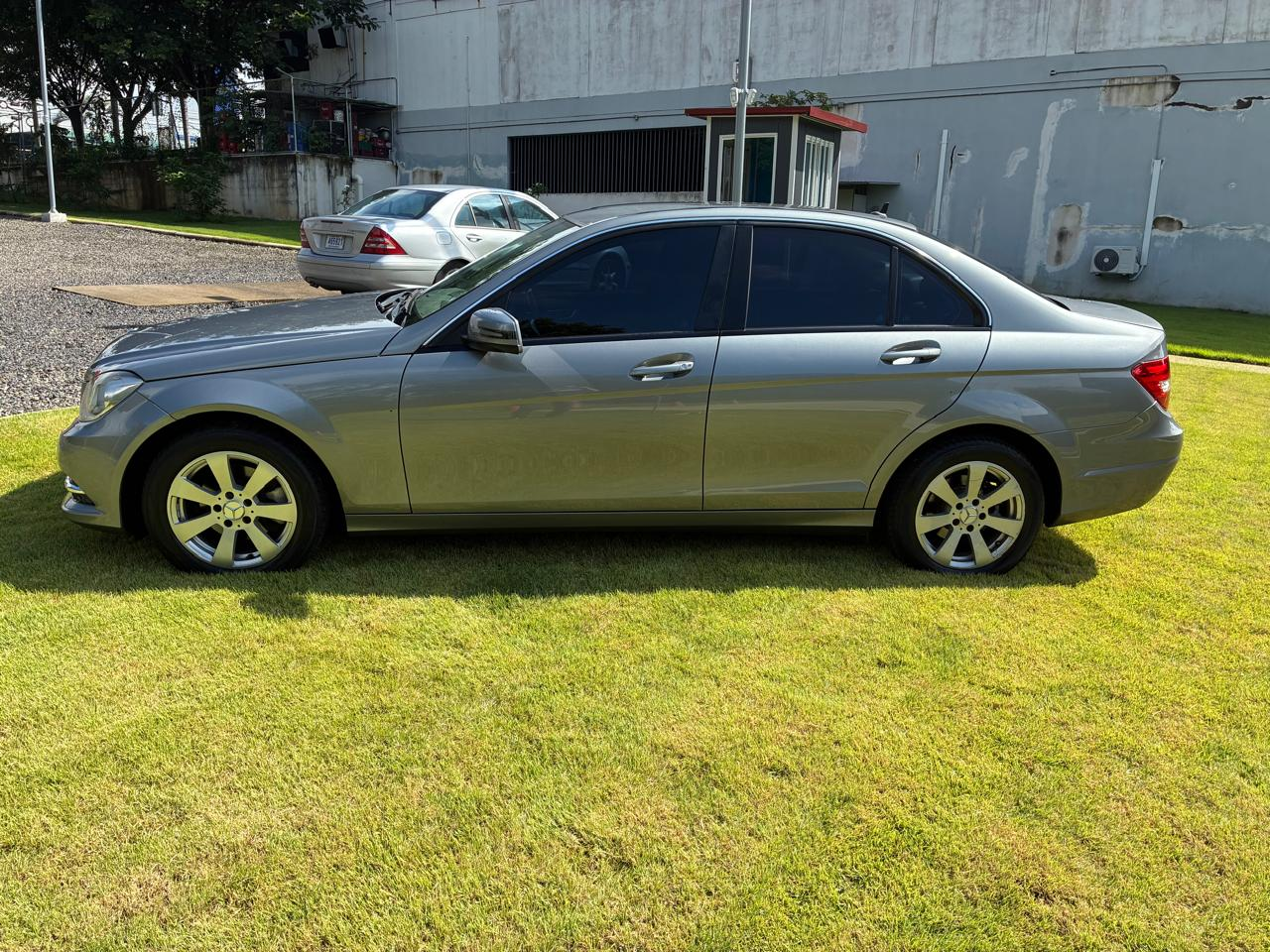 MERCEDES-BENZ C180 2013