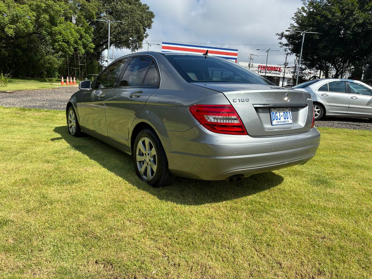 MERCEDES-BENZ C180 2013