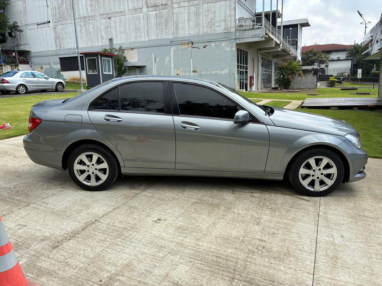 MERCEDES-BENZ C180 2013