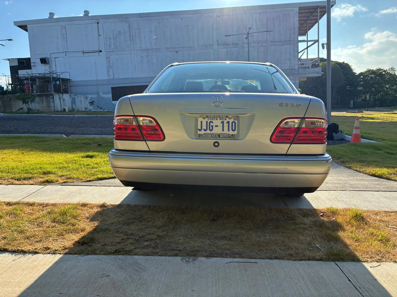 MERCEDES-BENZ E320 1998