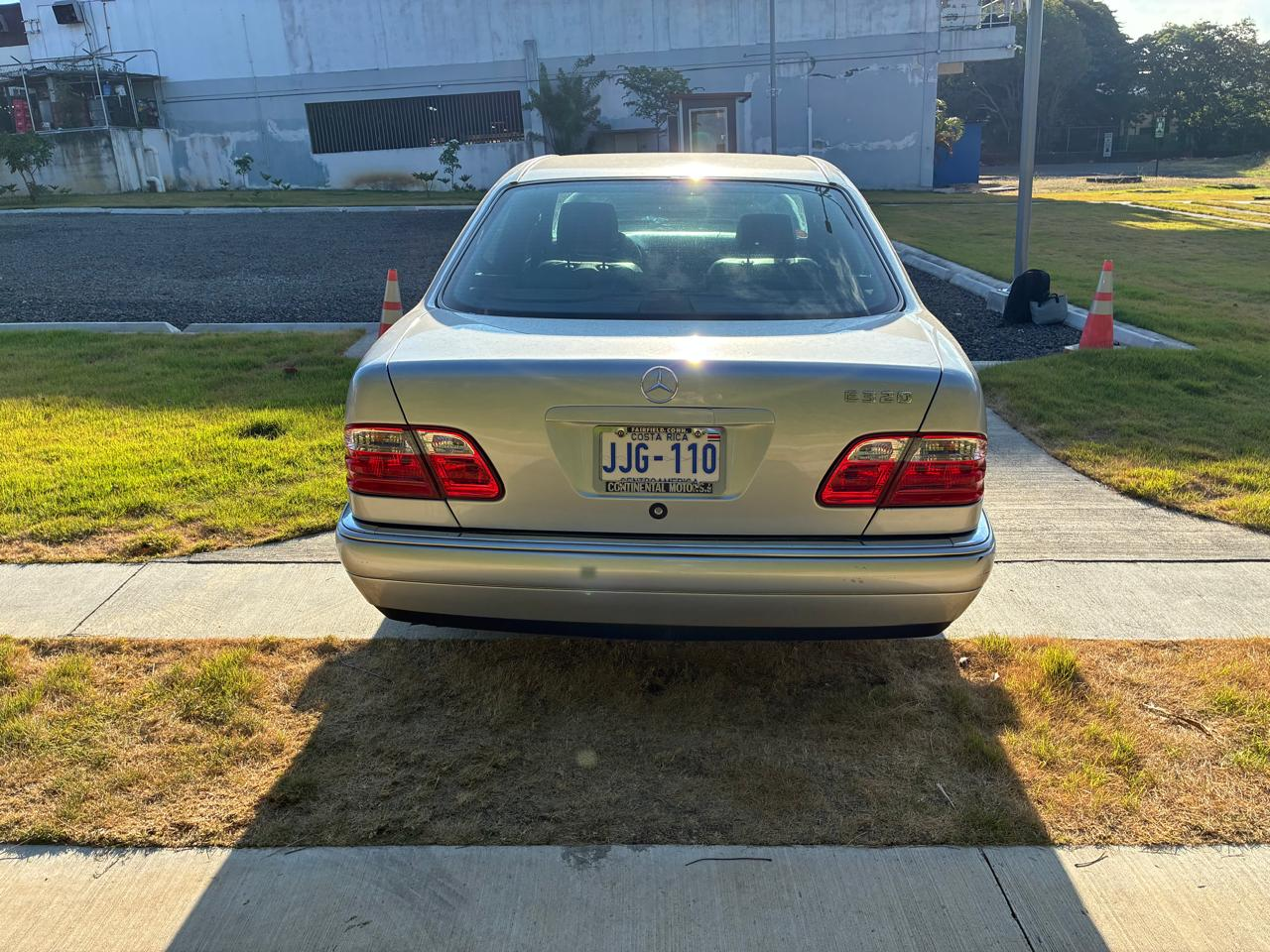 MERCEDES-BENZ E320 1998