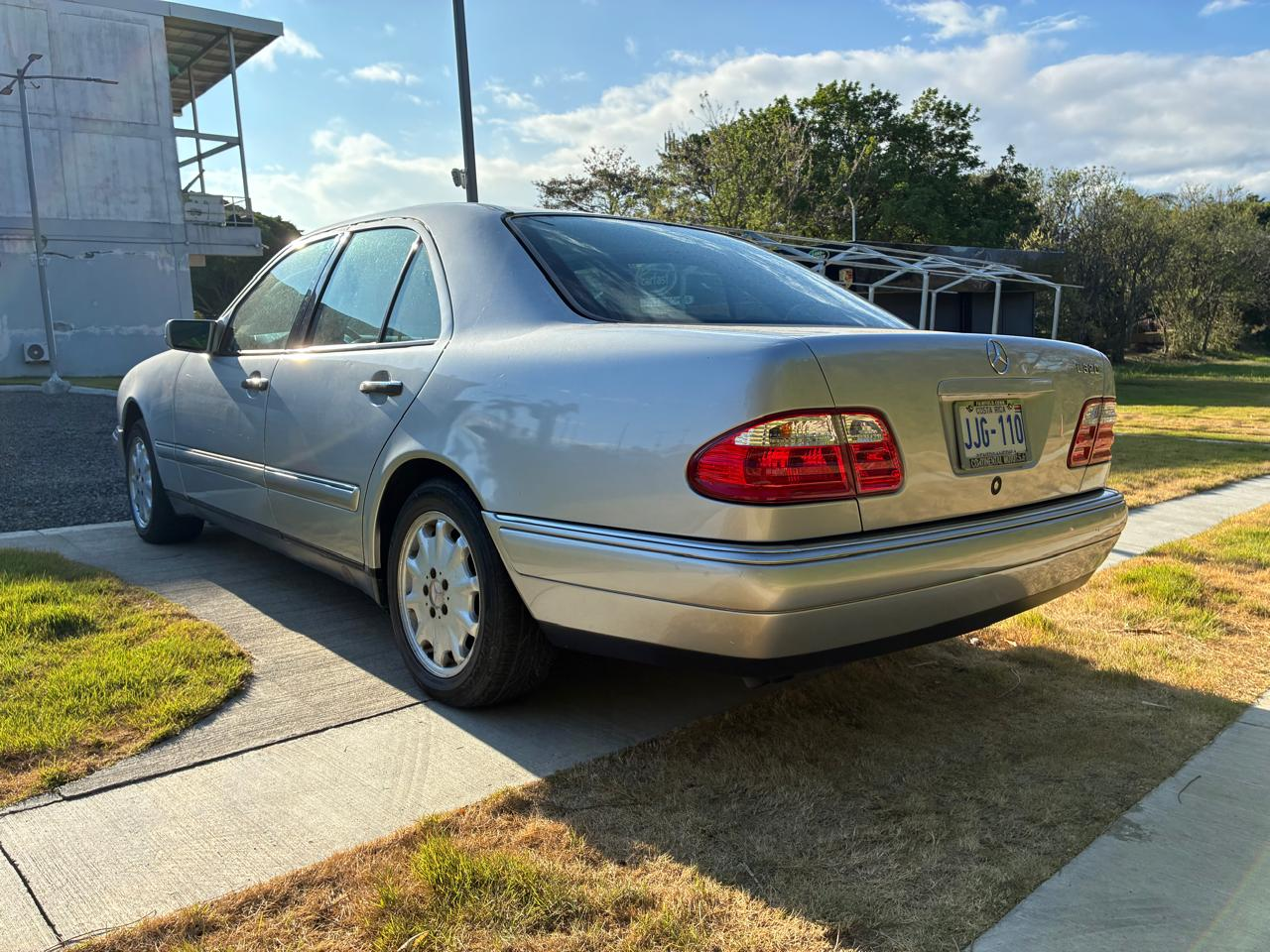MERCEDES-BENZ E320 1998