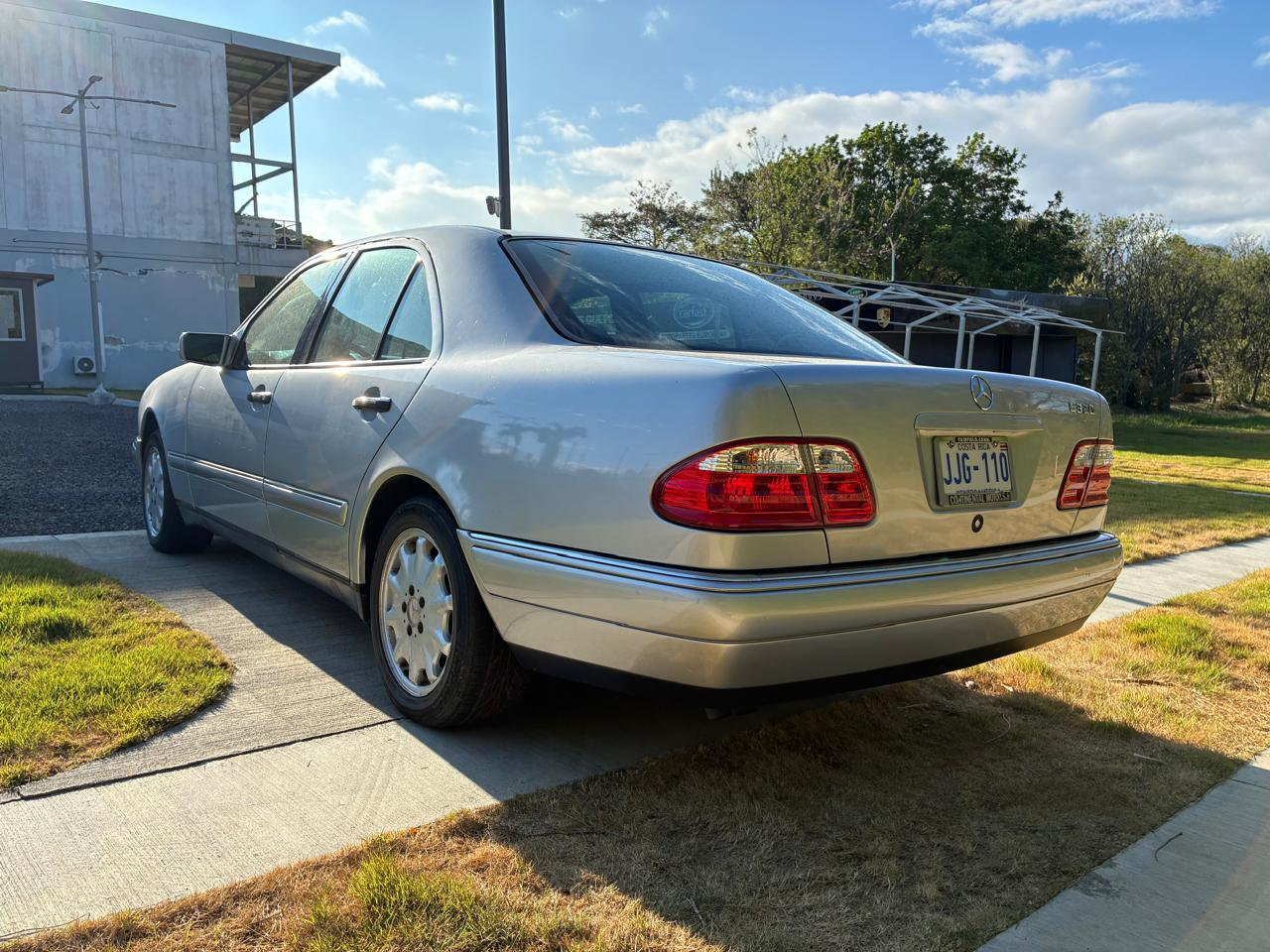 MERCEDES-BENZ E320 1998