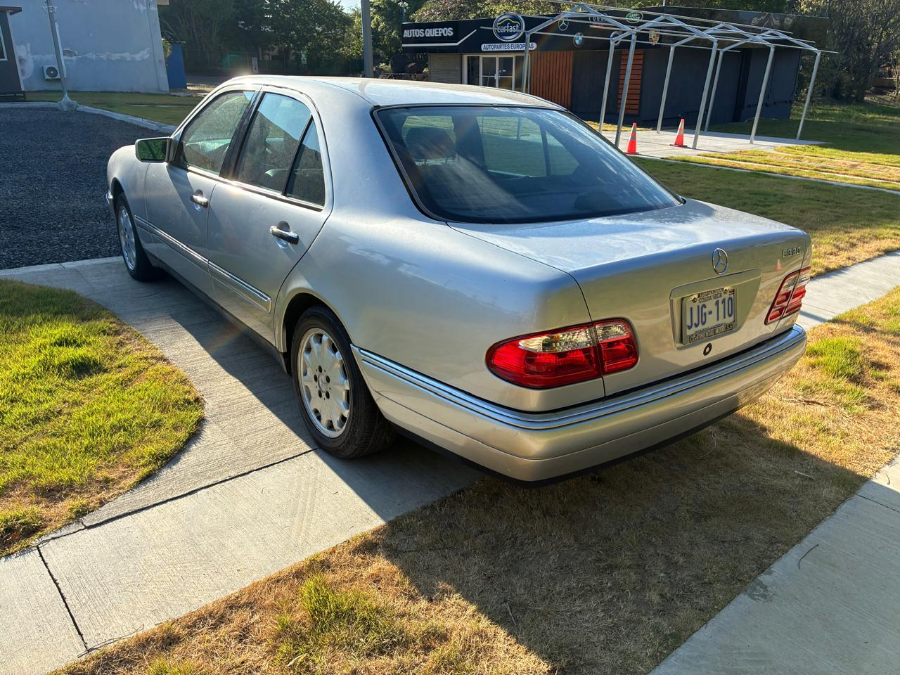 MERCEDES-BENZ E320 1998