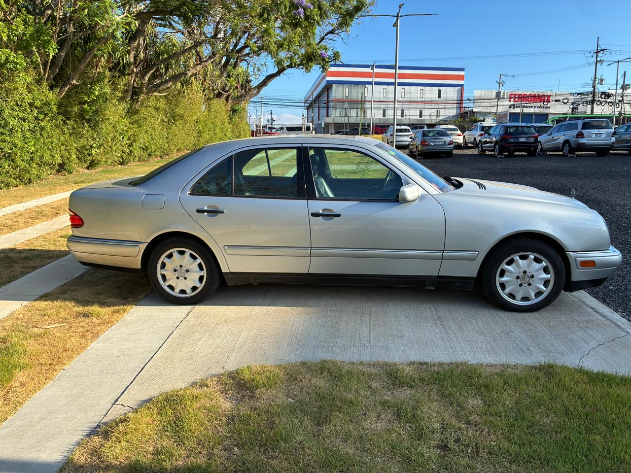 MERCEDES-BENZ E320 1998