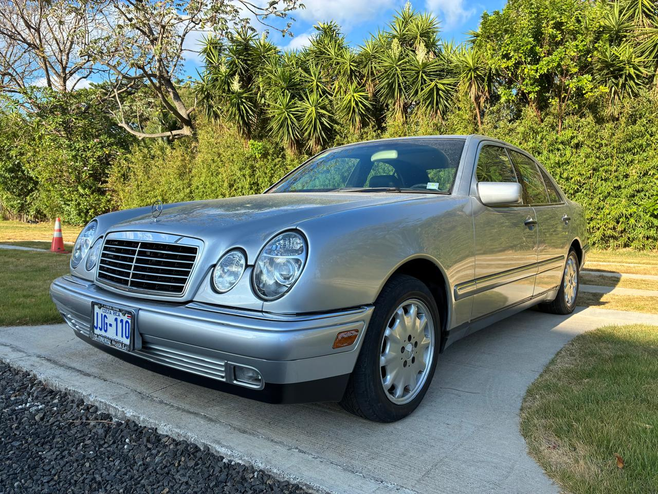 MERCEDES-BENZ E320 1998
