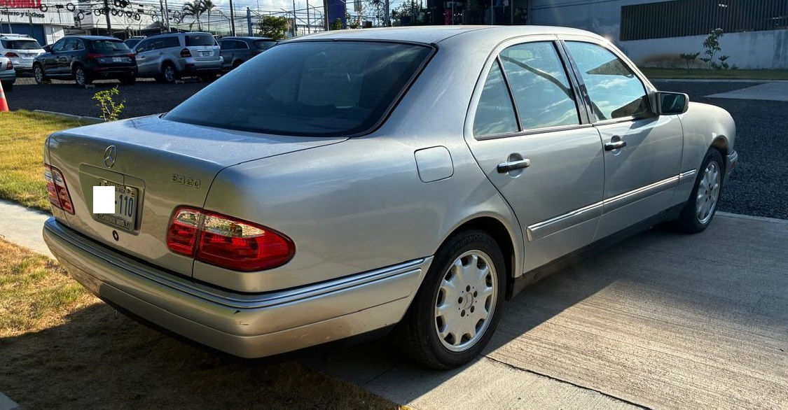 MERCEDES-BENZ E320 1998