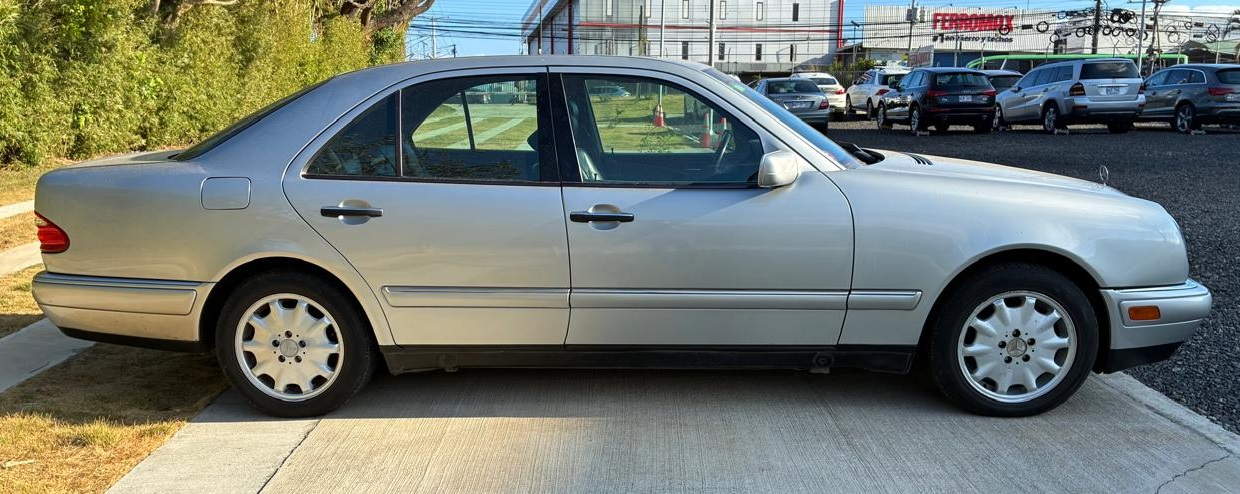 MERCEDES-BENZ E320 1998
